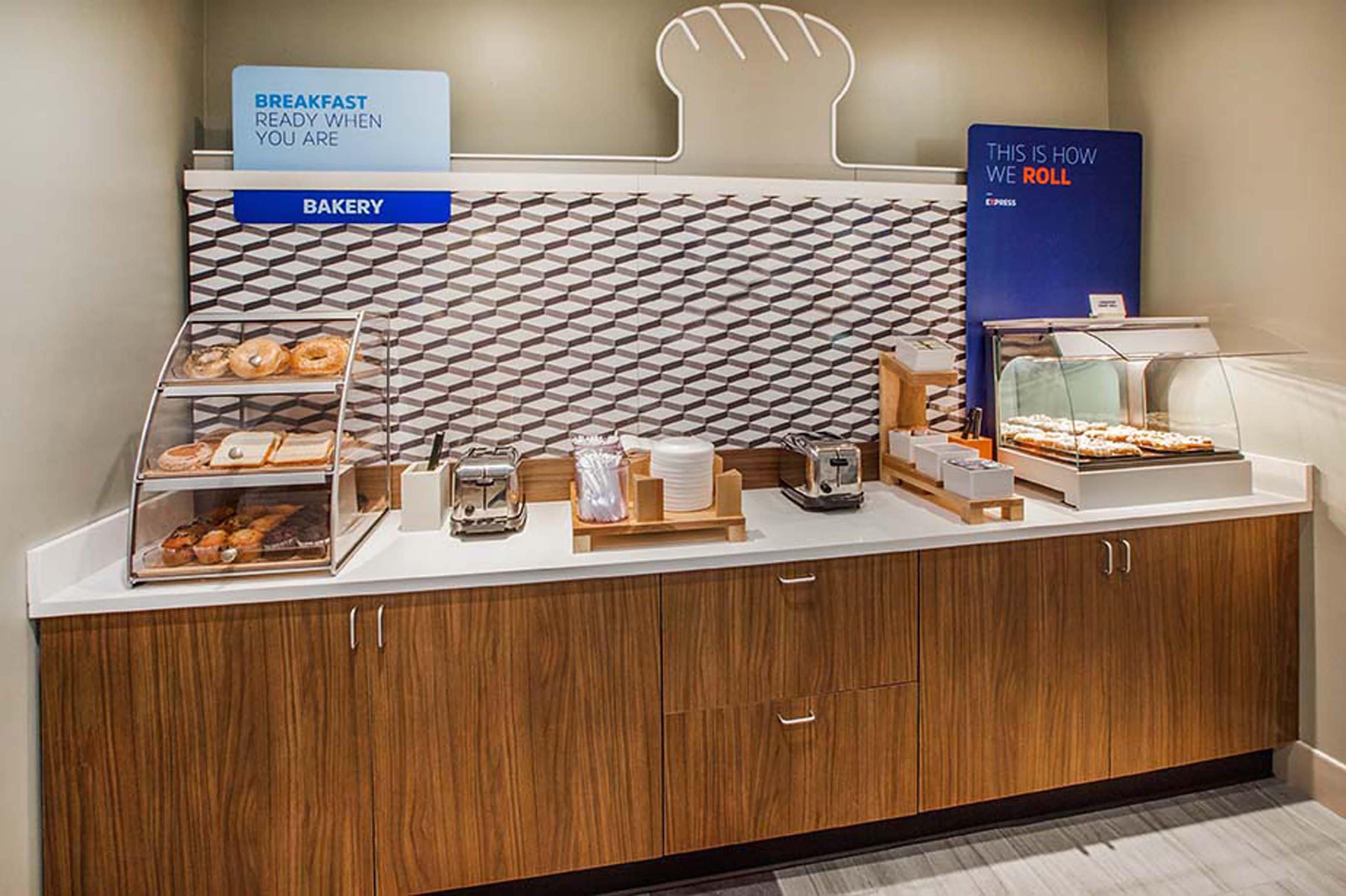 Holiday Inn Express Hotel & Suites Lake Elsinore By Ihg Dış mekan fotoğraf