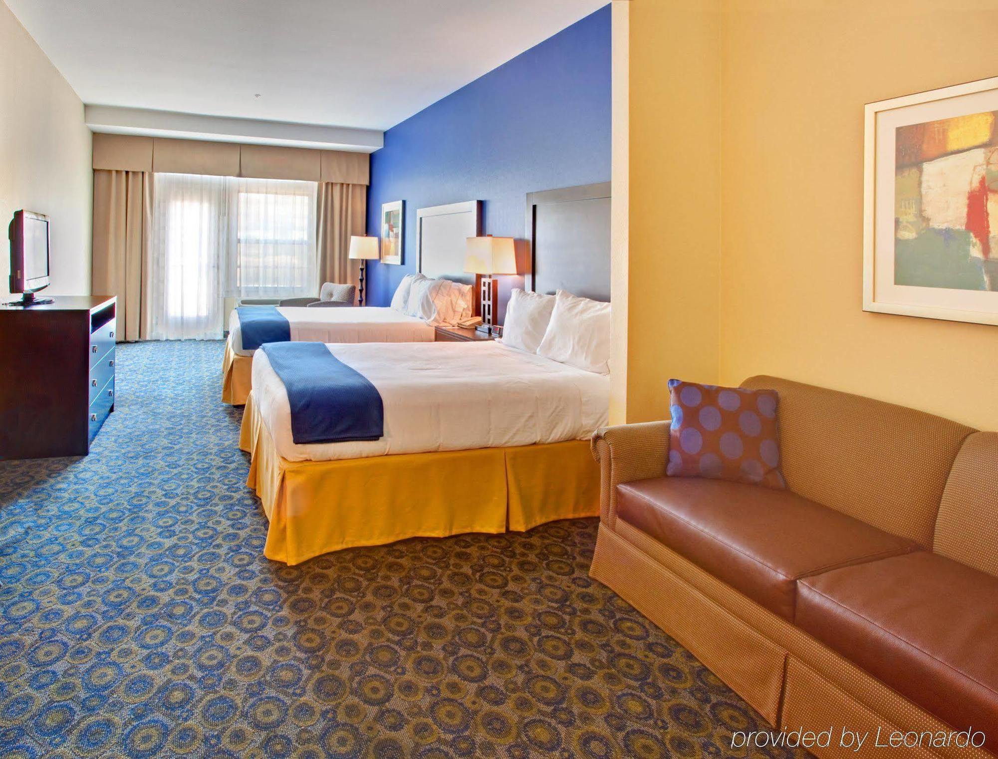 Holiday Inn Express Hotel & Suites Lake Elsinore, An Ihg Hotel Oda fotoğraf